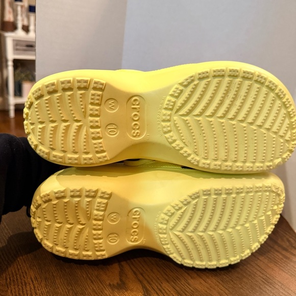 CROCS Yellow Women's classic platform Clogs. Platform. Size 10 - Picture 3 of 6